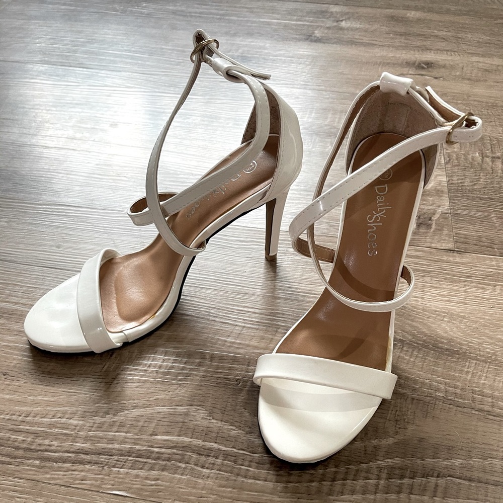White Sandal ankle strap heels 7.5